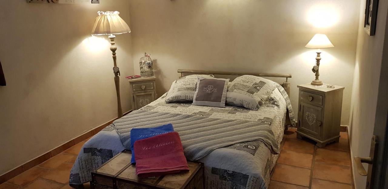 Bed and Breakfast Fenetre Sur Les Alpilles Сен-Мартен-де-Кро Экстерьер фото