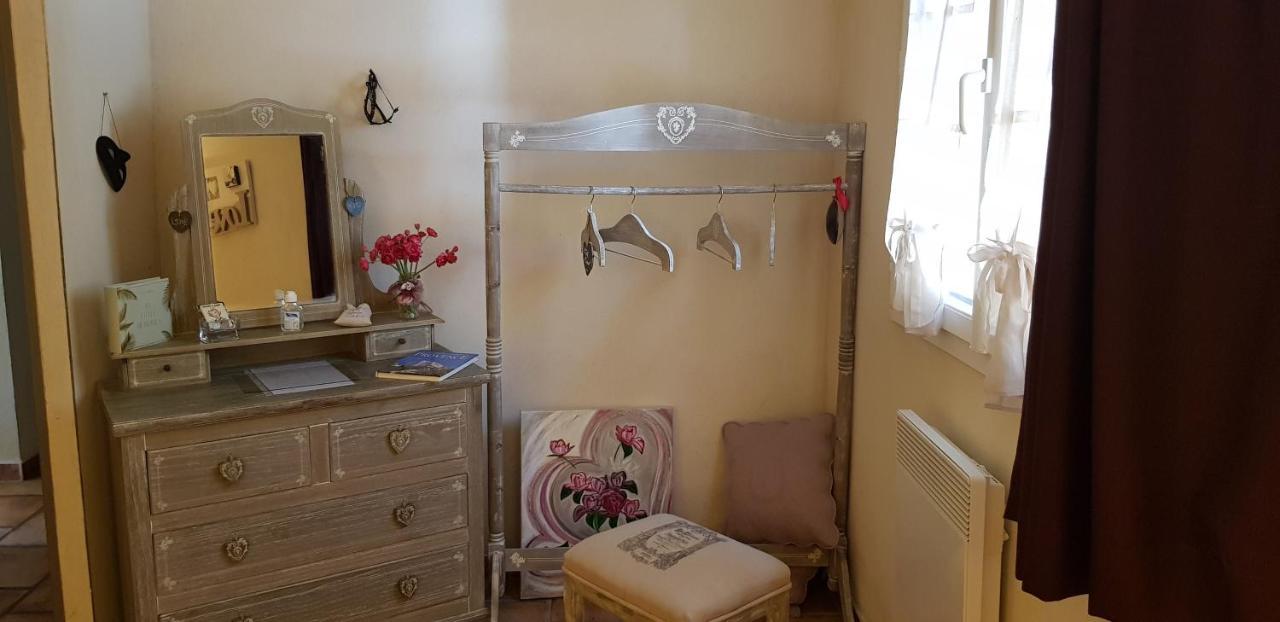 Bed and Breakfast Fenetre Sur Les Alpilles Сен-Мартен-де-Кро Экстерьер фото