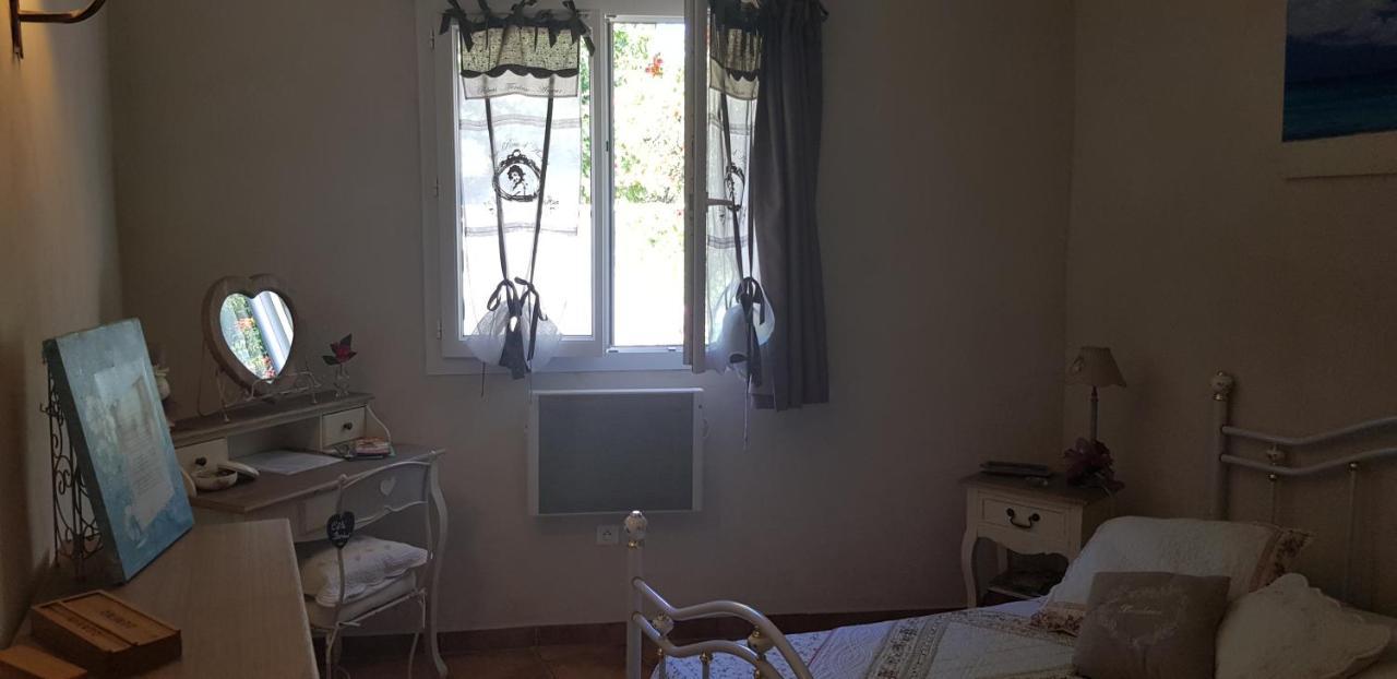 Bed and Breakfast Fenetre Sur Les Alpilles Сен-Мартен-де-Кро Экстерьер фото