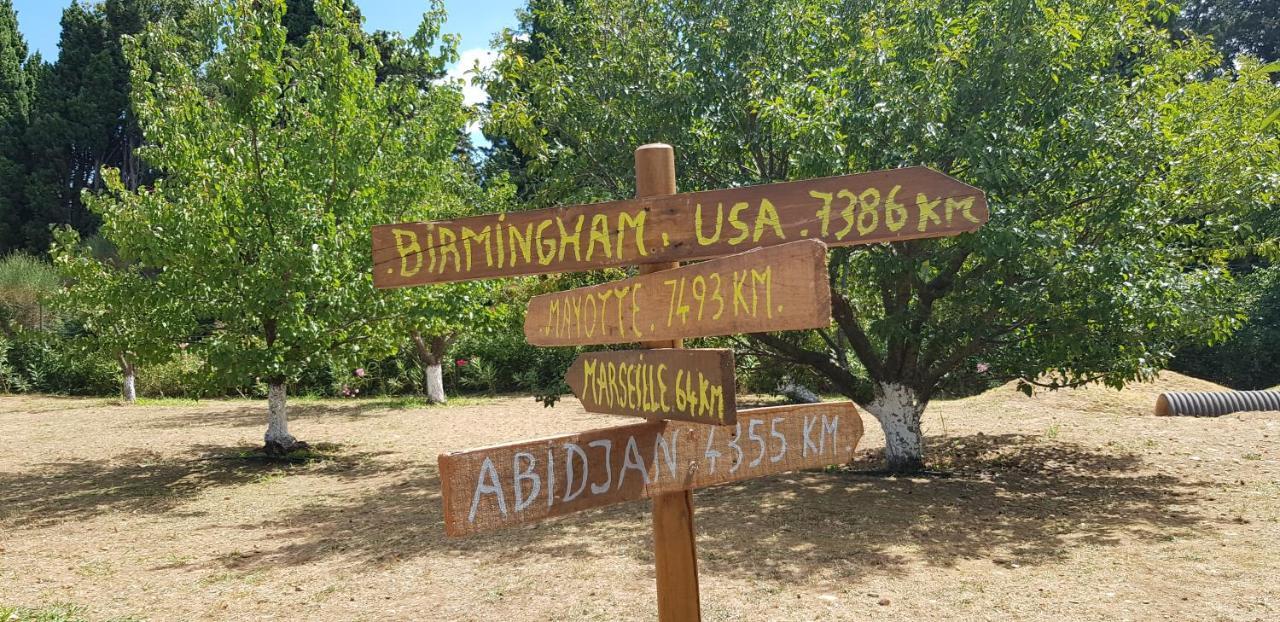 Bed and Breakfast Fenetre Sur Les Alpilles Сен-Мартен-де-Кро Экстерьер фото