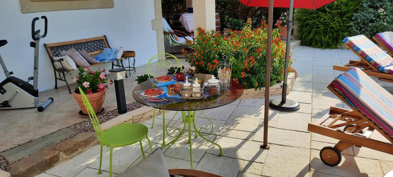Bed and Breakfast Fenetre Sur Les Alpilles Сен-Мартен-де-Кро Экстерьер фото