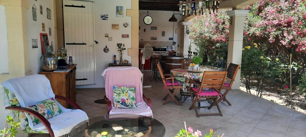 Bed and Breakfast Fenetre Sur Les Alpilles Сен-Мартен-де-Кро Экстерьер фото