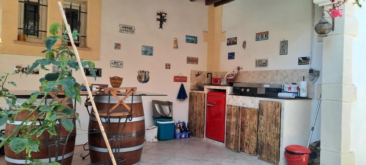 Bed and Breakfast Fenetre Sur Les Alpilles Сен-Мартен-де-Кро Экстерьер фото