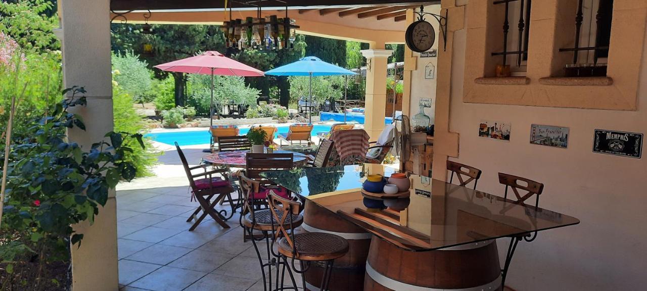 Bed and Breakfast Fenetre Sur Les Alpilles Сен-Мартен-де-Кро Экстерьер фото