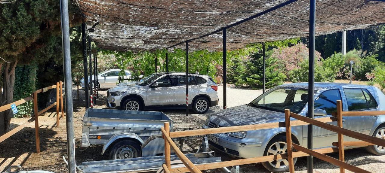 Bed and Breakfast Fenetre Sur Les Alpilles Сен-Мартен-де-Кро Экстерьер фото